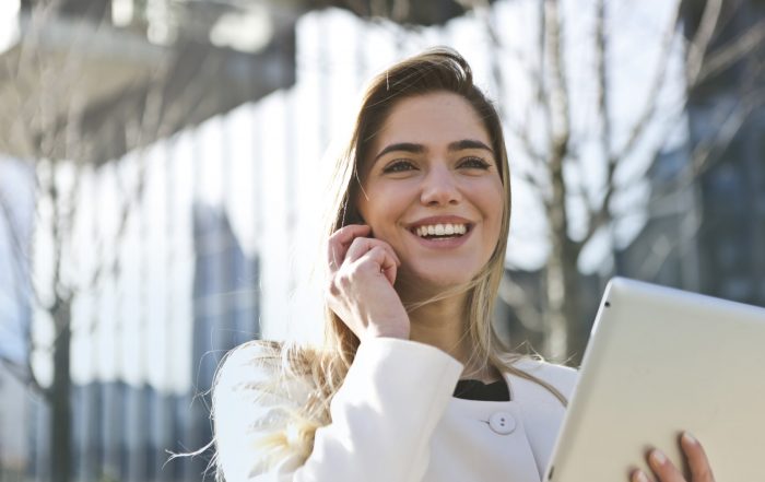 ragazza durante il suo primo giorno di lavoro