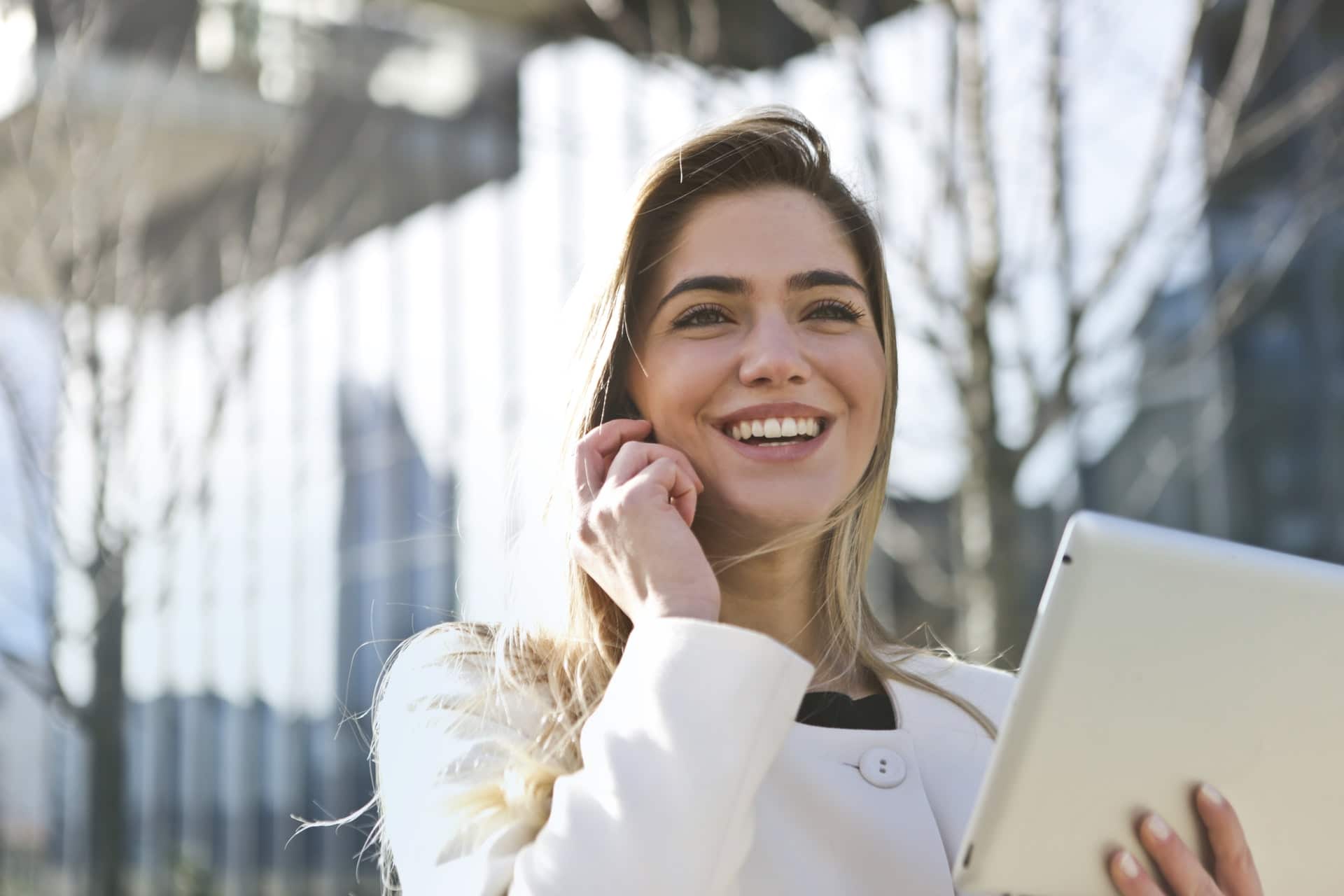 ragazza durante il suo primo giorno di lavoro