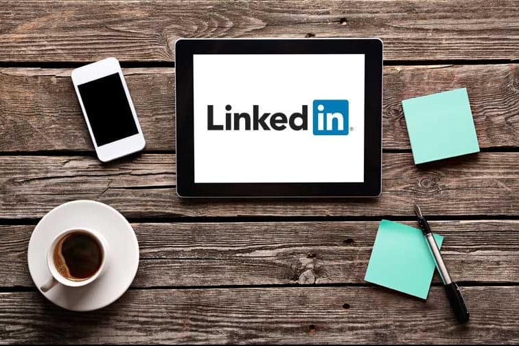 chiedere una referenza su linkedin