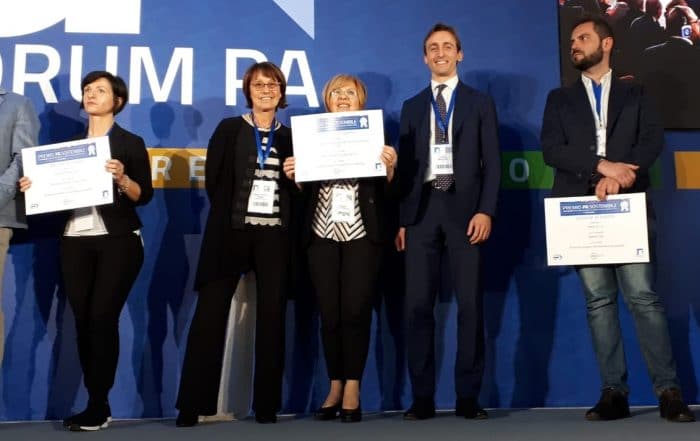 claudio sponchioni di jobiri sul palco di forum pa
