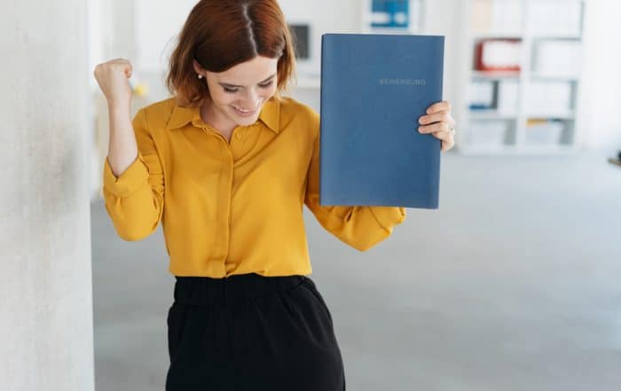 candidata esulta dopo aver trovato un impiego grazie al job crafting